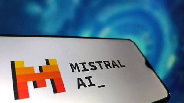 Lire la suite à propos de l’article Mistral AI industrialise le déploiement de l’IA avec sa nouvelle plateforme.