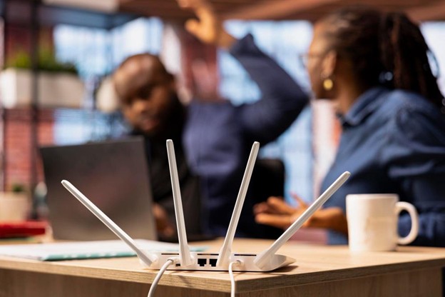 Lire la suite à propos de l’article Microsoft expérimente l&rsquo;intégration de microLED dans les connexions par fibre pour soutenir l&rsquo;infrastructure des serveurs d&rsquo;IA