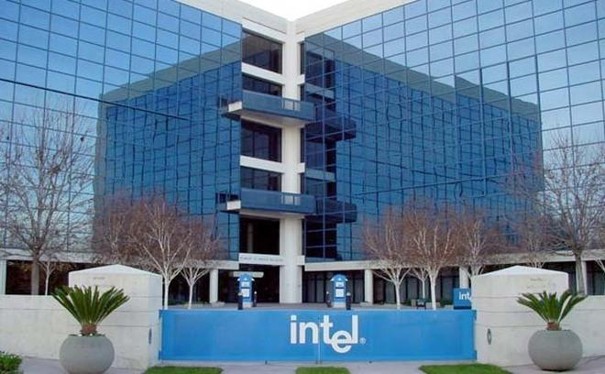 Lire la suite à propos de l’article Intel accélère son virage technologique vers le quantique et le neuromorphique
